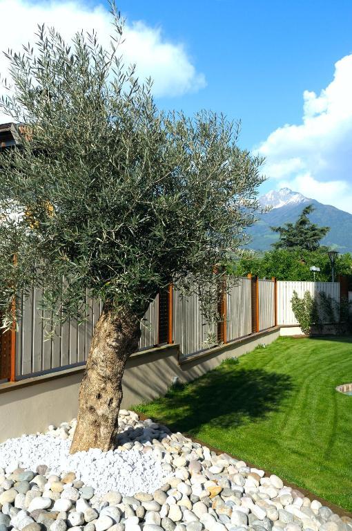 Alia Appartements & Wellness Lagundo Bagian luar foto