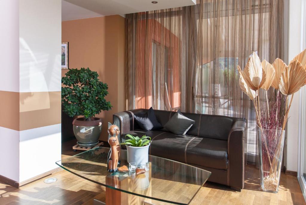 Alia Appartements & Wellness Lagundo Bagian luar foto
