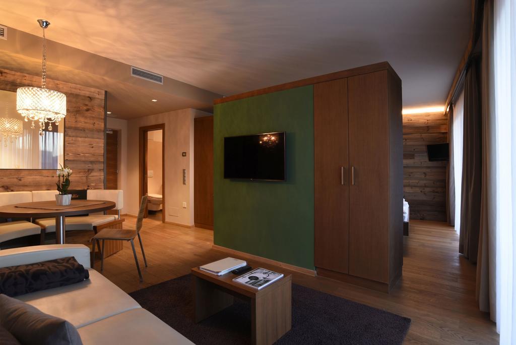 Alia Appartements & Wellness Lagundo Bagian luar foto